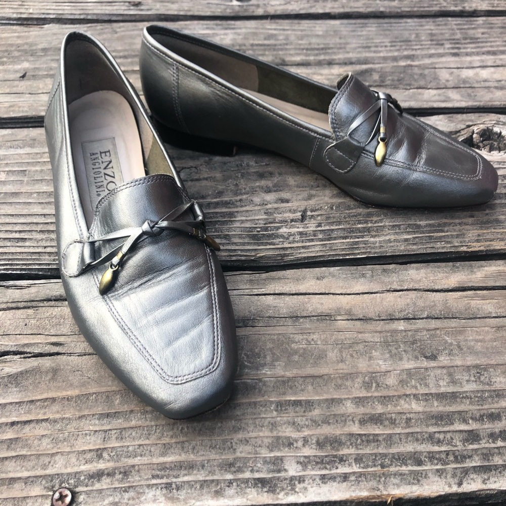 Enzo Angiolini flat bow loafers • Metallic size 7M